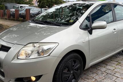 Toyota Auris 122.000 km 3.799 &euro; berlin 12527