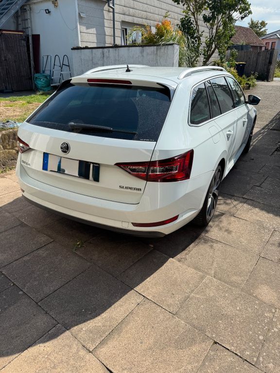 Skoda Superb 220.000 km 15.950 € Hannover 30159
