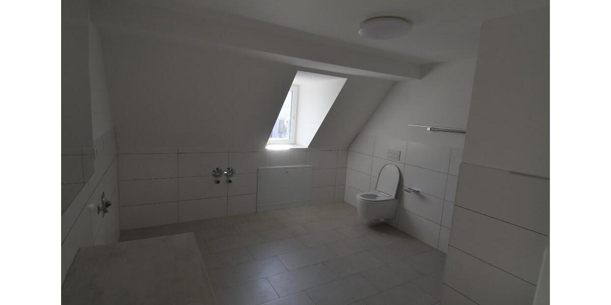 Etagenwohnung Leutershausen - 7 Zimmer, 230 m&sup2;, 1.500&euro; | Angebot:24781171