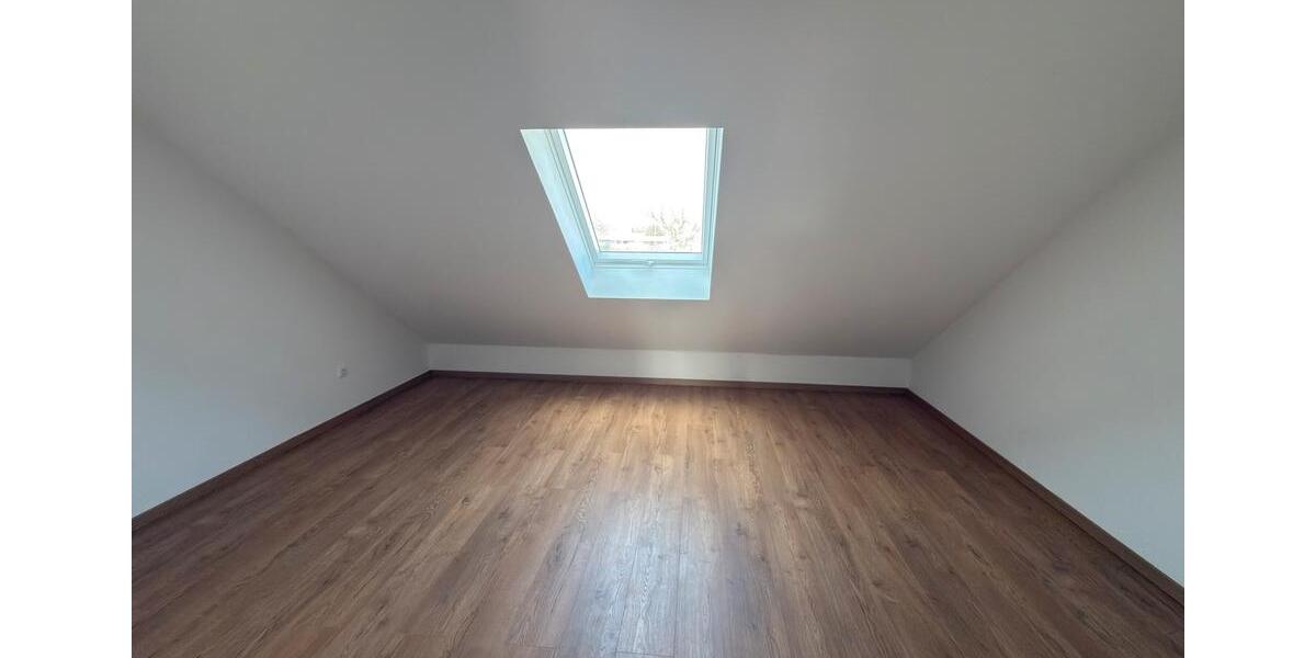 Reihenhaus Wiesbaden Mainz-Kastel - 5 Zimmer, 145 m&sup2;, 2.900&euro; | Angebot:25863167