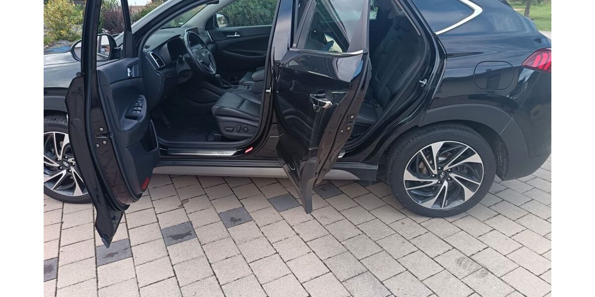 Hyundai TUCSON 61.200 km 20.500 &euro; Bruckmühl 83052