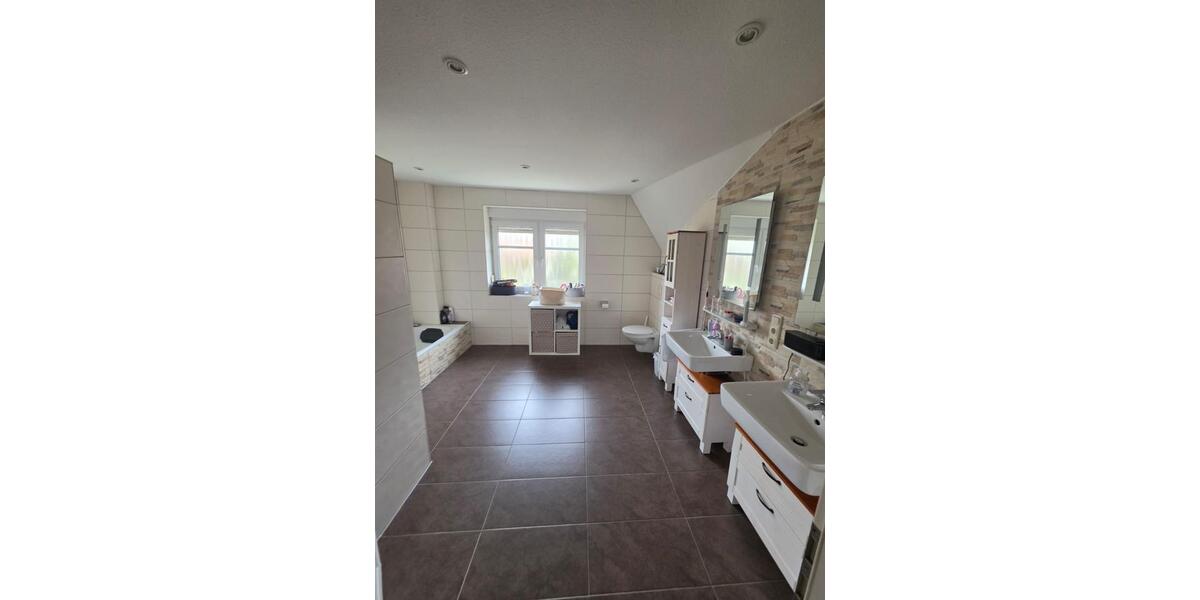 Etagenwohnung Esens - 4 Zimmer, 125 m&sup2;, 800&euro; | Angebot:25900147