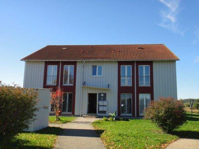 3-Zimmer-Wohnung im Obergeschoss eines 4-Parteienhauses mit EBK und Balkon - ab 01.03.2026 frei 3 zimmer