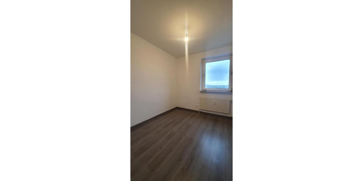Etagenwohnung Siegen - 4 Zimmer, 104 m&sup2;, 660&euro; | Angebot:25305592