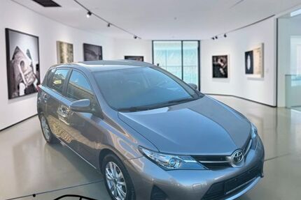 Toyota Auris 123.825 km 7.490 &euro; Bonn OT Pützchen 53229