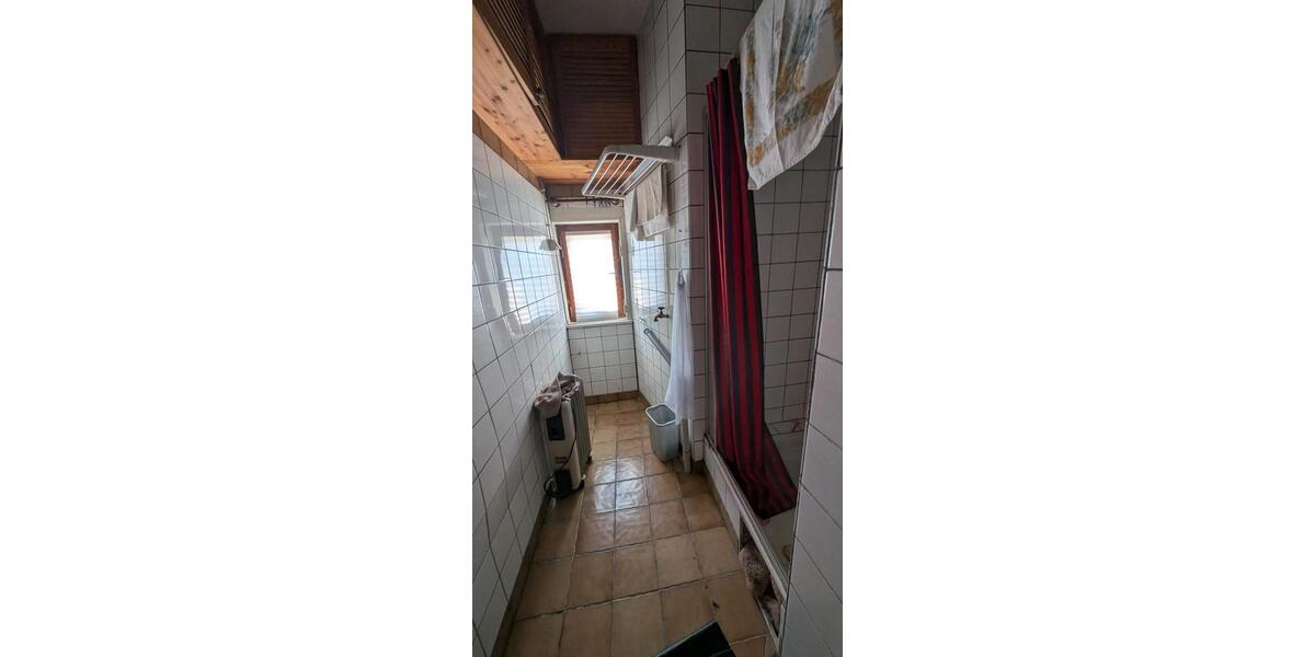 Doppelhaushälfte Schleusingen - 7 Zimmer, 150 m&sup2;, 60.000&euro; | Angebot:25999881