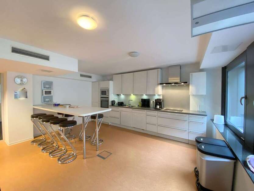 Büro in Bremen 2.295 € 255 m²