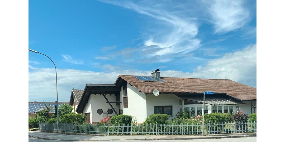 Zweifamilienhaus mit Pool und Wintergarten 8 zimmer