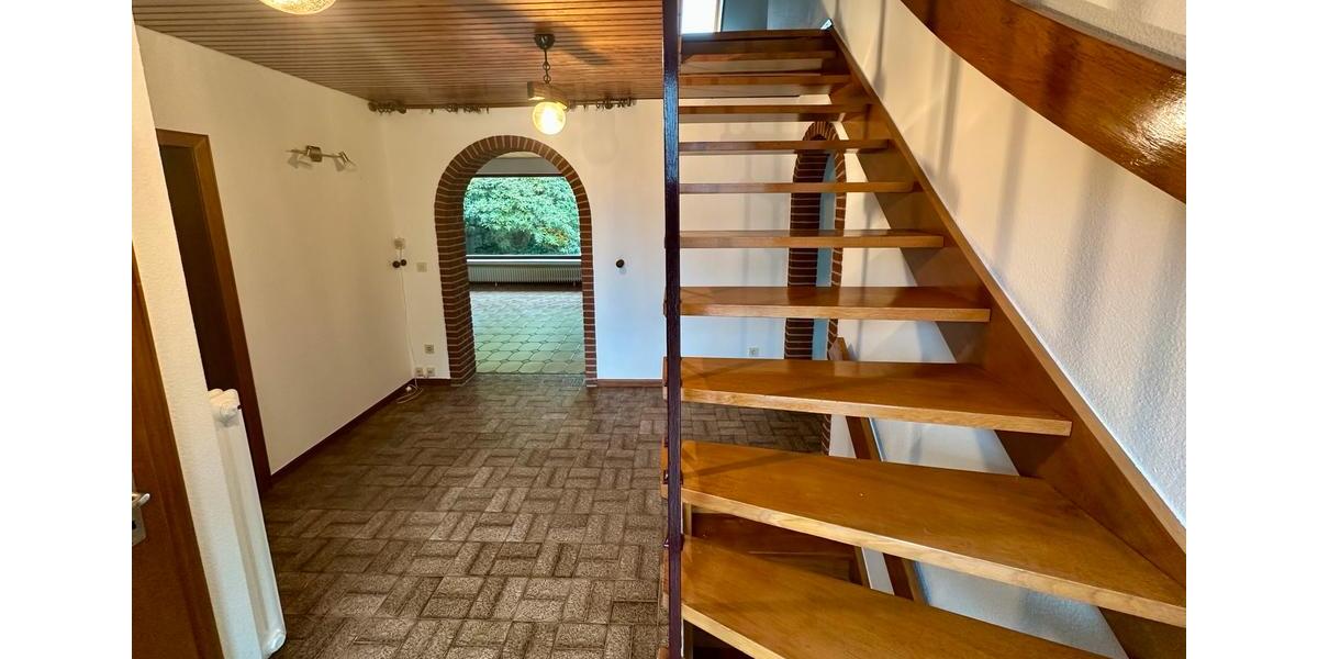 Großz.EFH, Nettokaltmiete 1.350,-€mtl. o. Kaufpreis. 285.000,-€ 5.5 zimmer