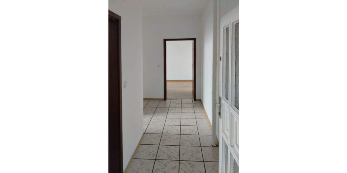 MFH mit 16 Wohneinheiten und 12 Stellplätzen; Eckgrundstück an 2 Straßen, KS-Schillerviertel 3 zimmer