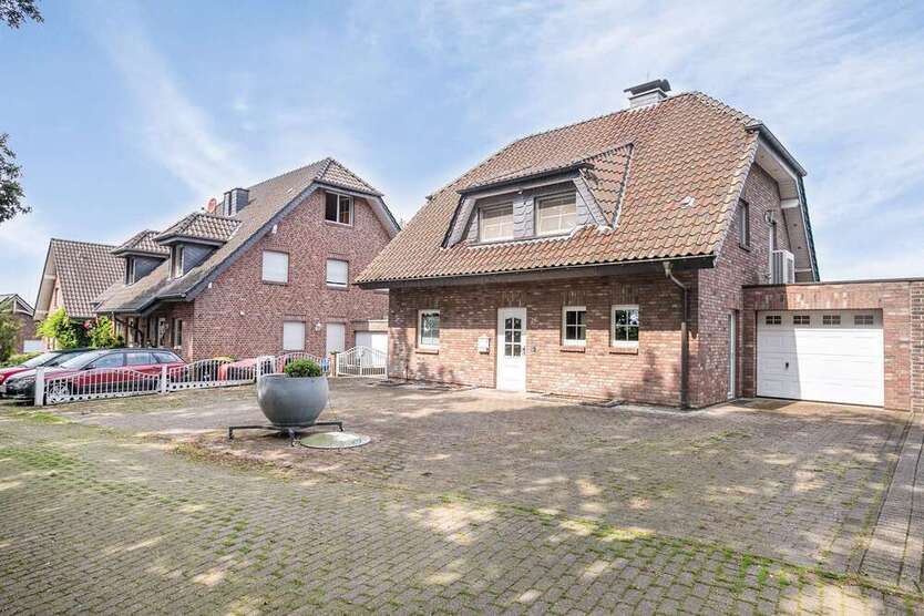 Haus zum Kaufen in Straelen 600.000 € 215 m²