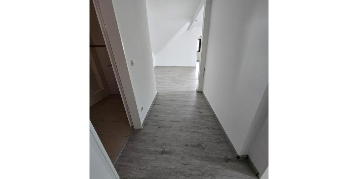 Dachgeschoßwohnung Riedstadt - 3 Zimmer, 75 m&sup2;, 990&euro; | Angebot:26547045