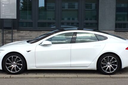 Tesla Model S 32.010 km 39.900 &euro; Jülich 52428