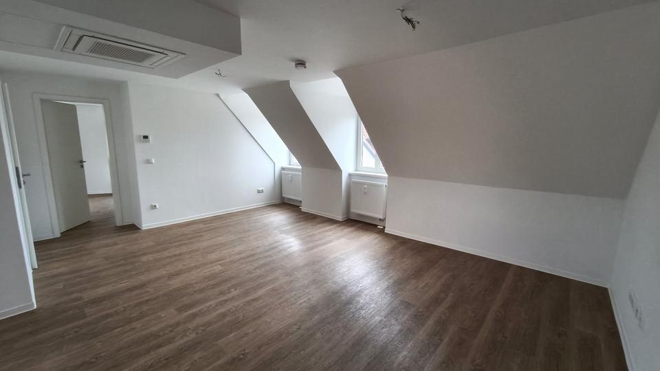 Dachgeschoßwohnung Burg - 3 Zimmer, 89 m&sup2;, 623&euro; | Angebot:26146127