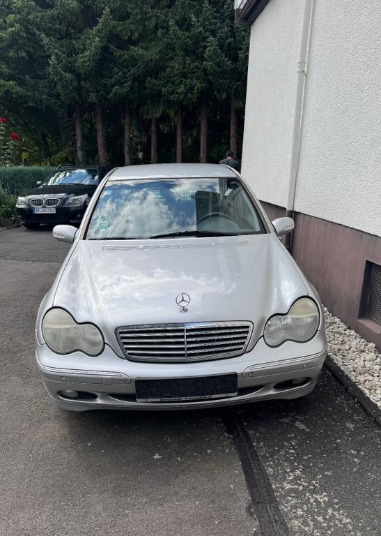 Mercedes-Benz C 180 316.861 km 2.700 € Helmenzen 57612