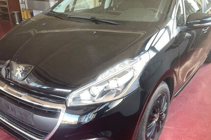 Peugeot 208 81.358 km 5.100 &euro; Baden-Württemberg - Hechingen 72379
