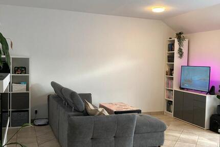 Geräumige Dachgeschosswohnung mit 4 Zimmern und Südbalkon zimmer