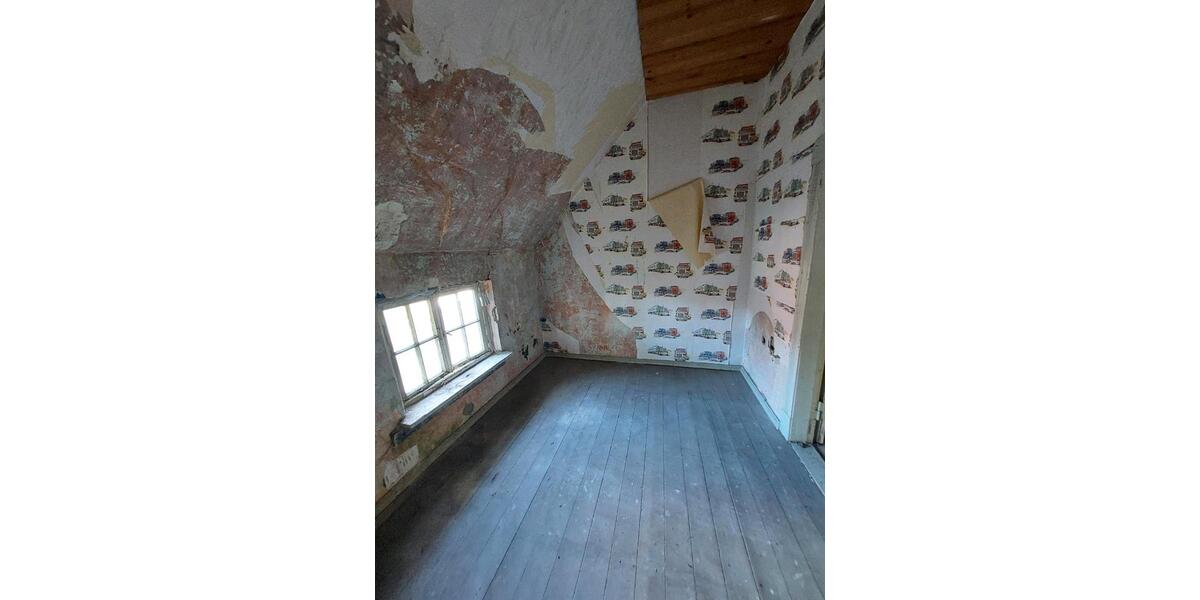 Einfamilienhaus Zetel - 11 Zimmer, 200 m&sup2;, 75.000&euro; | Angebot:26221088