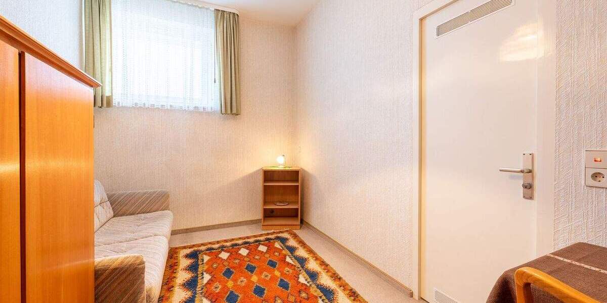 Tolles 2-FH mit über 220m² WFL möglich 9 zimmer