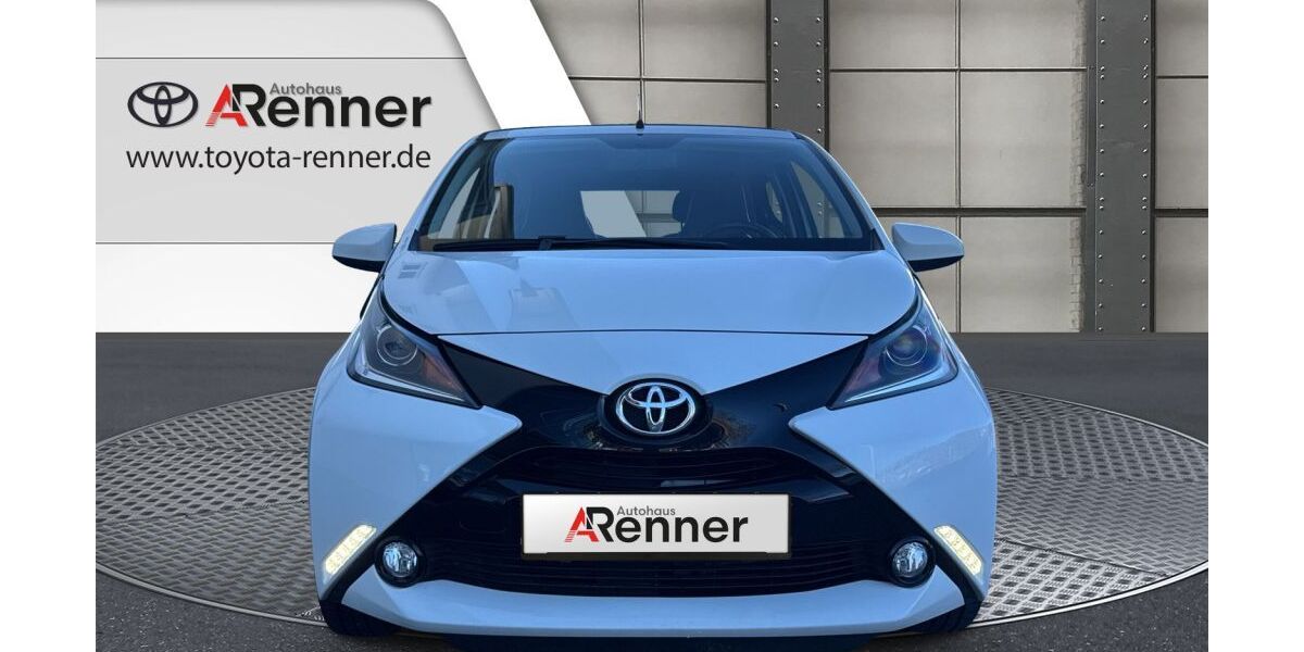 Toyota Aygo (X) 88.475 km 7.890 &euro; Dachau 85221