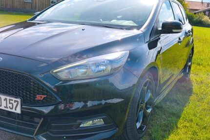 Ford Focus 107.000 km 14.990 &euro; Saaldorf-Surheim 83416