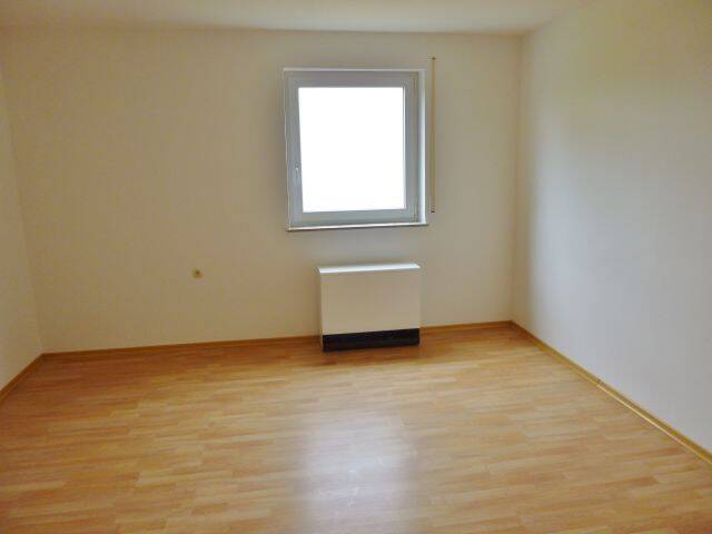 Etagenwohnung Bernstadt - 3 Zimmer, 100 m&sup2;, 700&euro; | Angebot:26798811