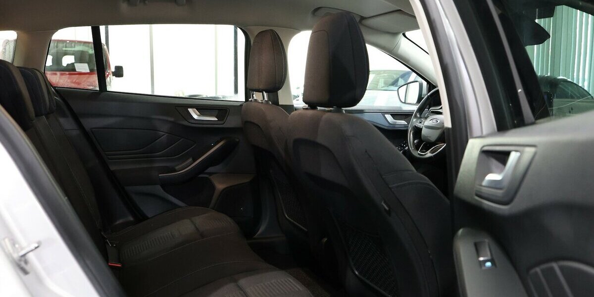 Ford Focus TUNIER 1.5 EB ACTIVE CROSS OVER / LED / 117.000 km 14.444 &euro; Hamm 59077