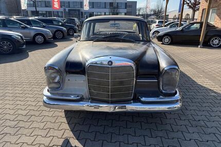 Mercedes 220