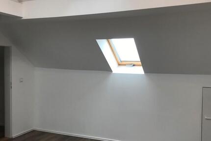 Helle 1-Zimmer-Dachgeschoßwohnung mit Ebk in WUG Jahnstraße