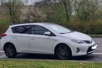Toyota Auris 55.225 km 13.900 &euro; Köln 50765