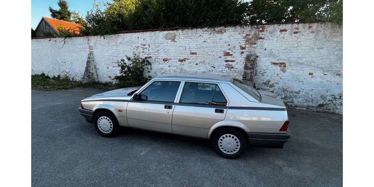 Alfa Romeo 75 92.900 km 15.900 &euro; Aichach 86551