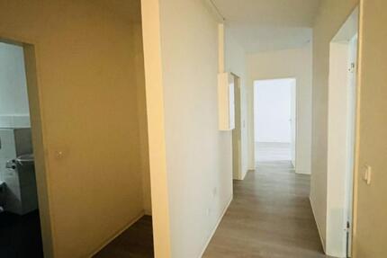 Charmante 4-Zimmer-Wohnung mit Balkon in Lövenich – WG-geeignet! 4 zimmer