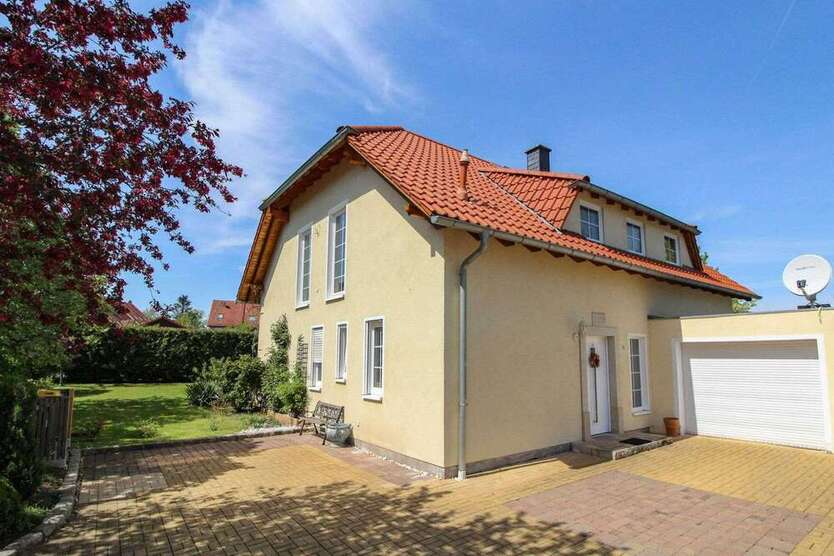 Haus zum Kaufen in Bannewitz 598.000 € 180.05 m²