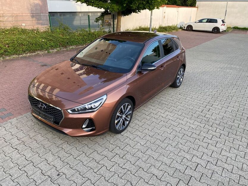 Hyundai i30 107.000 km 10.999 € Frankfurt am Main 60389