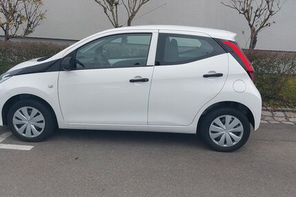 Toyota Aygo (X) 58.000 km 6.900 &euro; Markdorf 88677