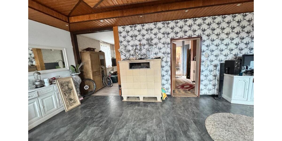 ZWEI HÄUSER, SCHUPPEN UND GARAGE 8 zimmer