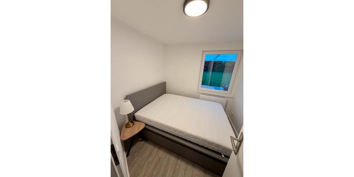 Frischsanierte und Möblierte Haushälfte mit Parkplatz und Garten 3 zimmer