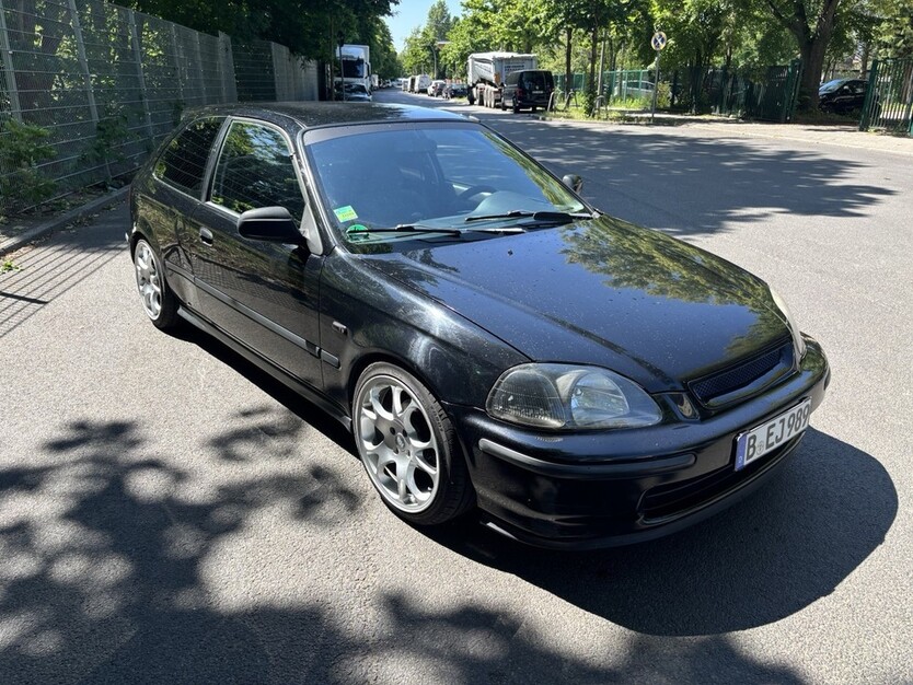 Honda Civic 184.000 km 3.300 € Berlin 10178