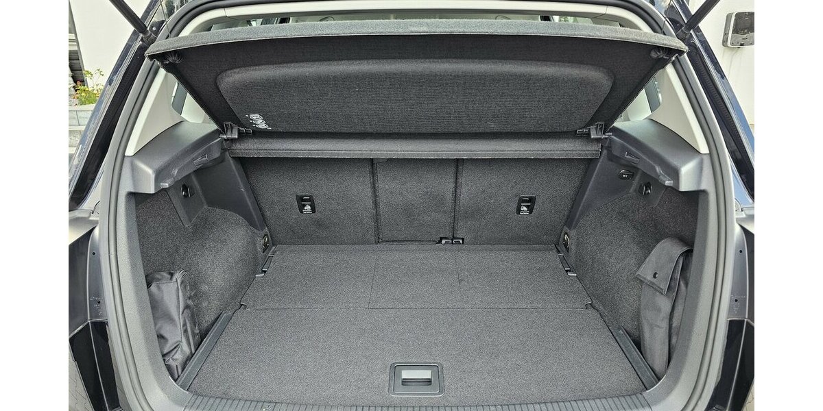 VW Golf Sportsvan 1.4 TSI Highline LEDER NAVI AHK 105.050 km 12.990 &euro; Löhne 32584