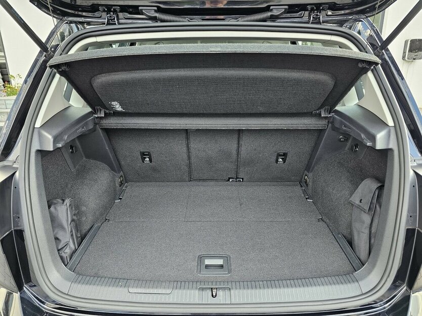 VW Golf Sportsvan 1.4 TSI Highline LEDER NAVI AHK 105.050 km 14.490 € Löhne 32584