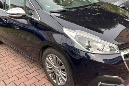 Peugeot 208 170.000 km 4.700 &euro; zwickau 08064