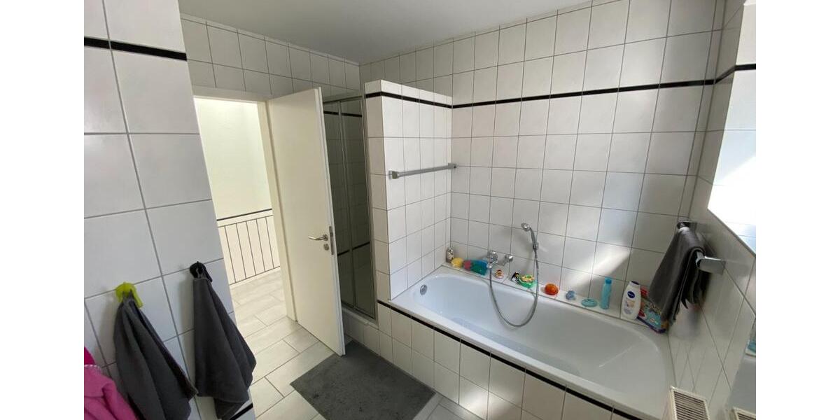 Doppelhaushälfte Königswinter - 5 Zimmer, 160 m&sup2;, 1.650&euro; | Angebot:25945145