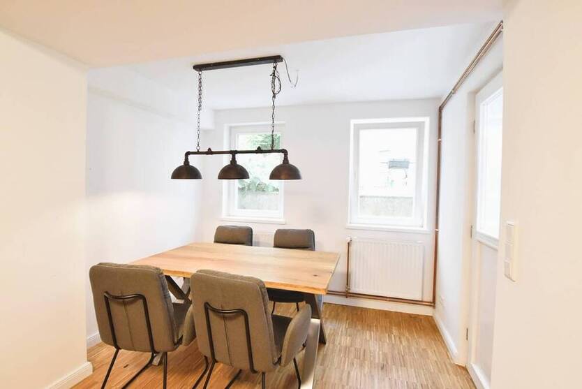 Top gepflegte 3 Zimmer Büro- Praxisfläche in begehrter Lage