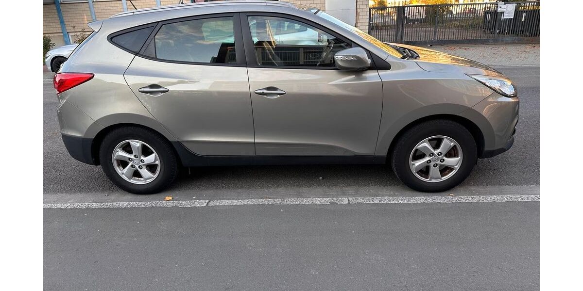 Hyundai ix35 157.000 km 5.100 &euro; Friedrichsdorf 61381