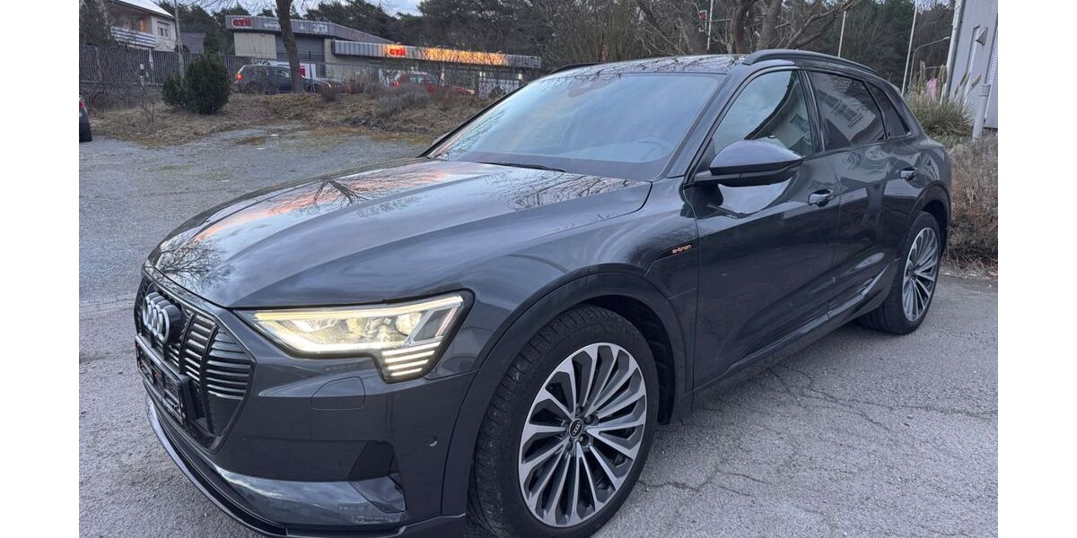 Audi e-tron 108.000 km 26.699 &euro; Bielefeld 33689