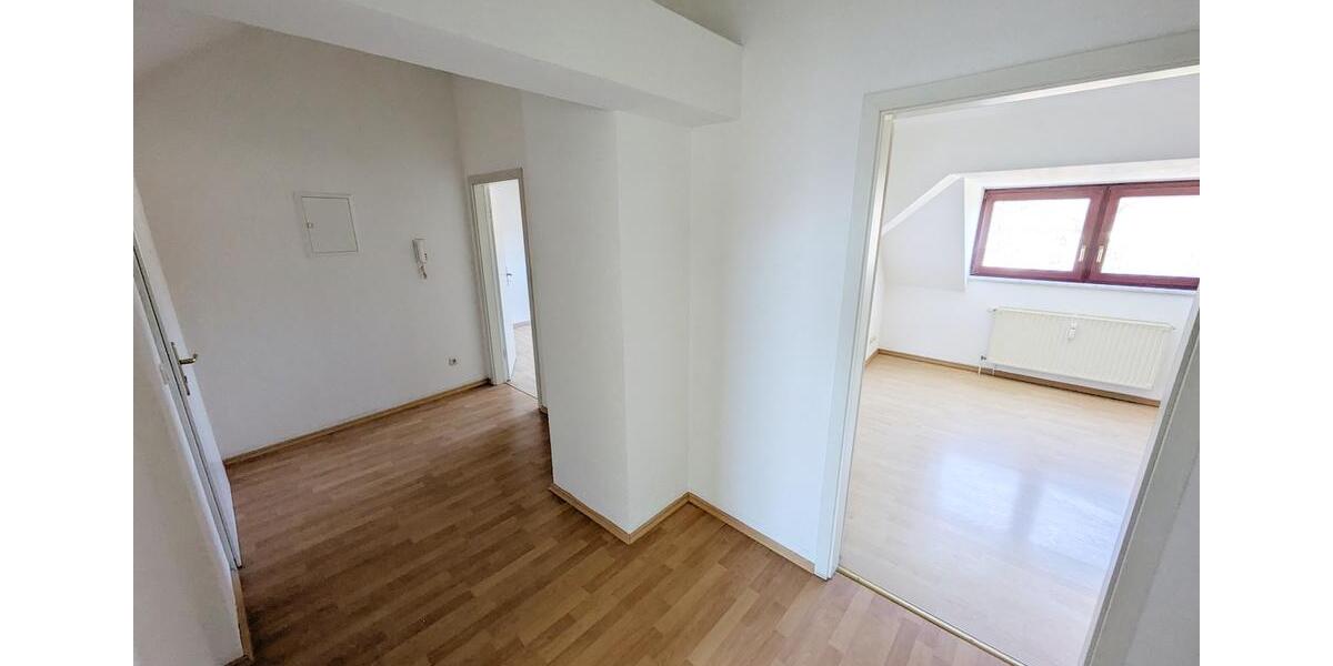 Dachgeschoßwohnung Zwickau - 2 Zimmer, 64 m&sup2;, 385&euro; | Angebot:26404470