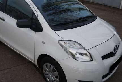 Toyota Yaris 170.000 km 2.499 &euro; Berlin 12439