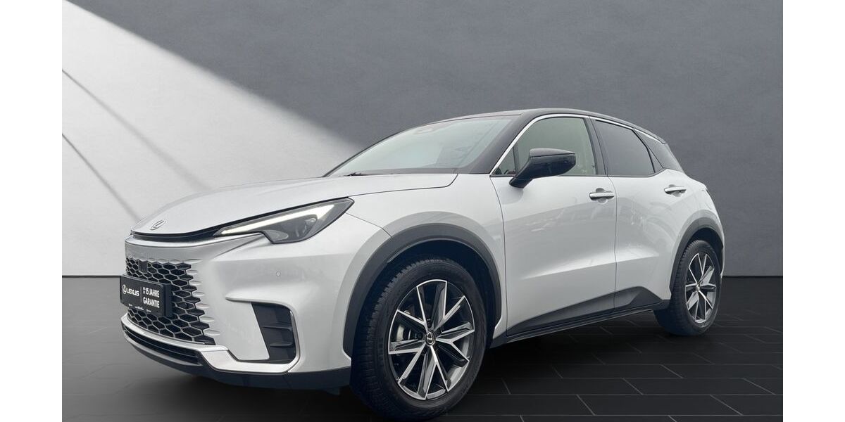 Lexus LBX 14.459 km 32.949 &euro; Wesel 46485