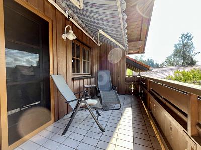 GEMÜTLICH MIT EINLIEGERWOHNUNG UND GARAGE - Etagenwohnung Stiefenhofen | Angebot:27081368