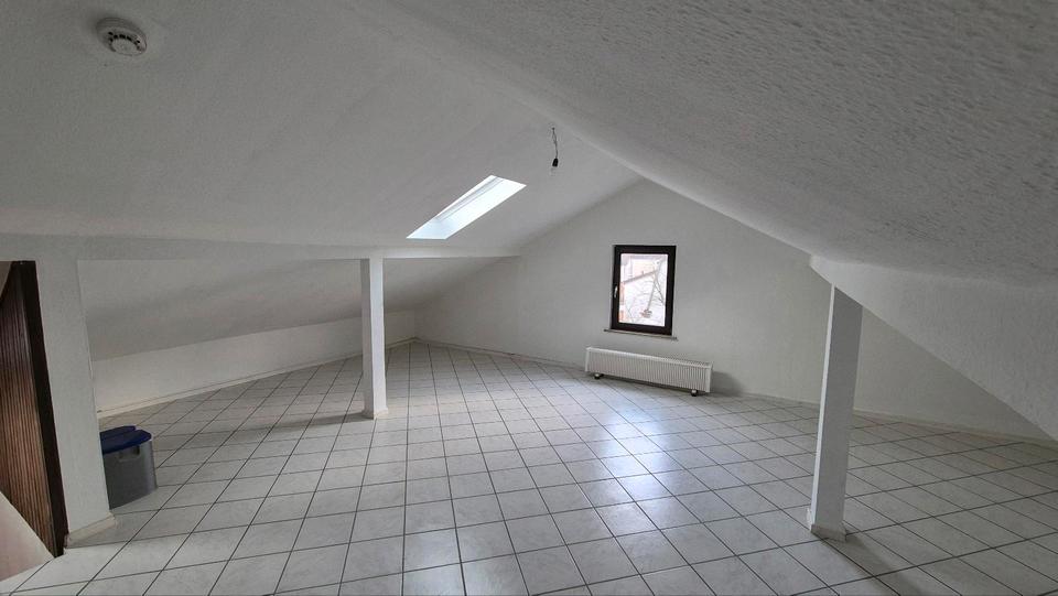 Dachgeschoßwohnung Röthenbach an der Pegnitz - 2 Zimmer, 63 m&sup2;, 600&euro; | Angebot:25509738